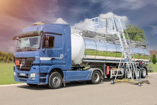 MUNK Tankwagenleiter mit Stufen Typ 10 mit 2 Lenkrollen und 2 Laufrollen MUNK Tankwagenleiter mit Stufen Typ 10 mit 2 Lenkrollen und 2 Laufrollen